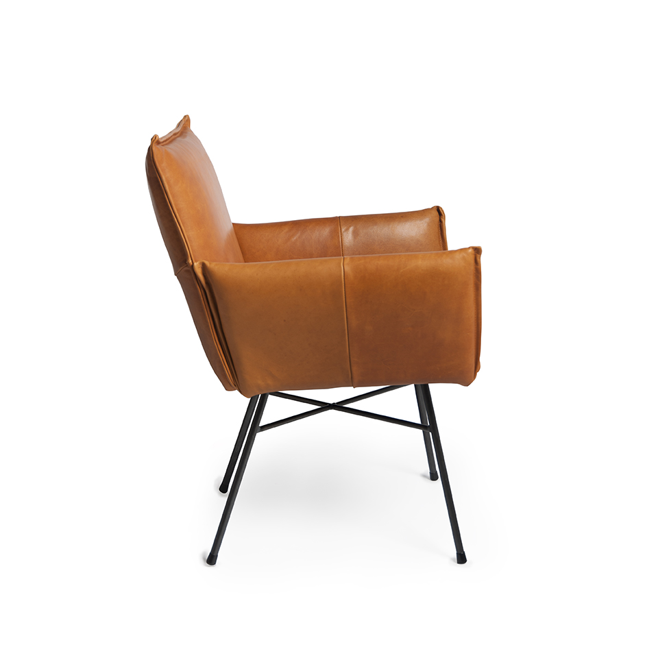 Sanne Diningchair With Arm Luxor Cognac Side
