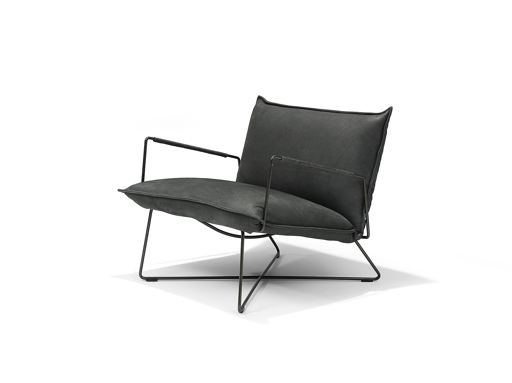 Earl Lounge Chair With Arm Aurula Black Pers LR